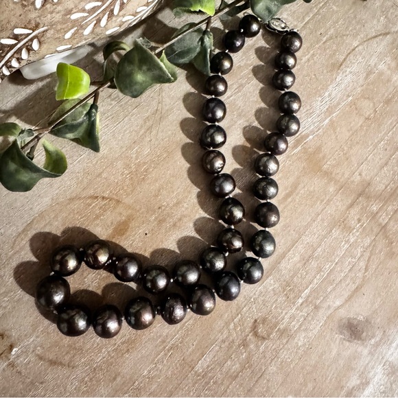 Elegant Black real Pearl Necklace